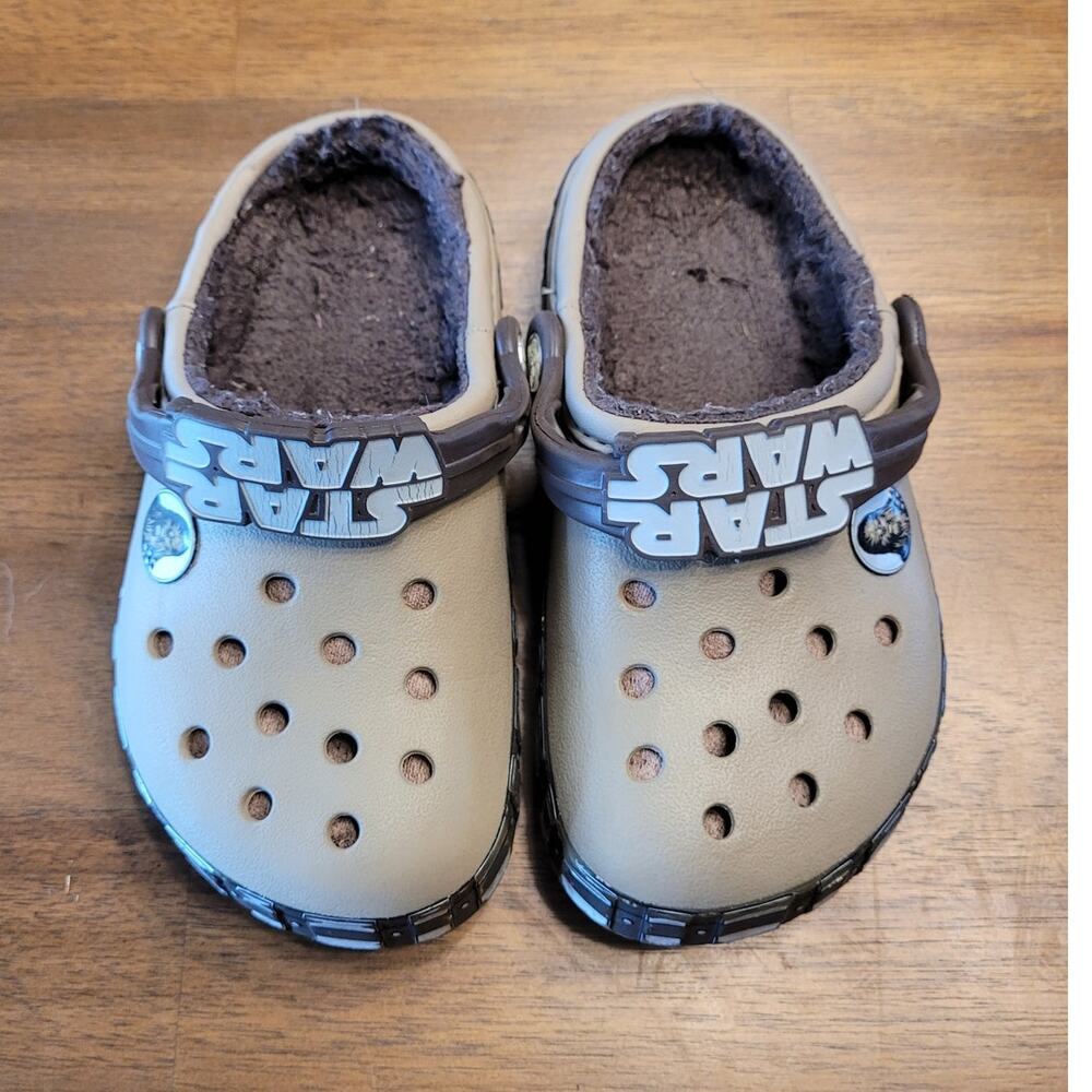 Crocs x Star Wars Chewbacca Furry Clogs – Kids C10/11